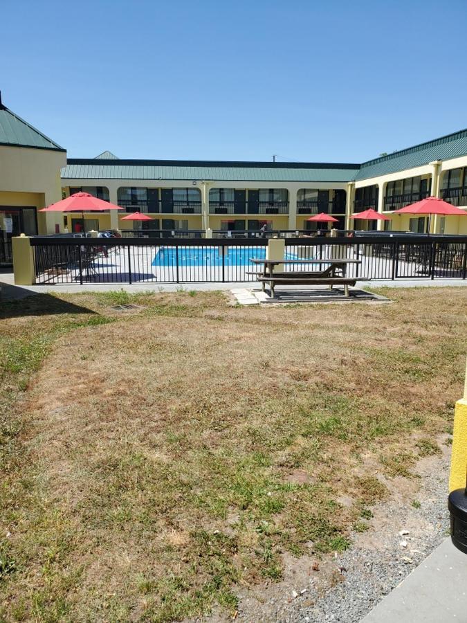 Red Carpet Inn Kinston Dış mekan fotoğraf