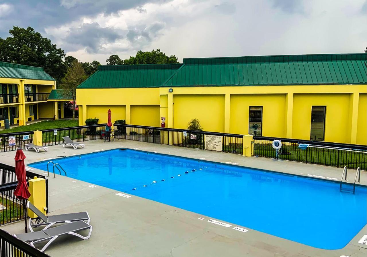 Red Carpet Inn Kinston Dış mekan fotoğraf