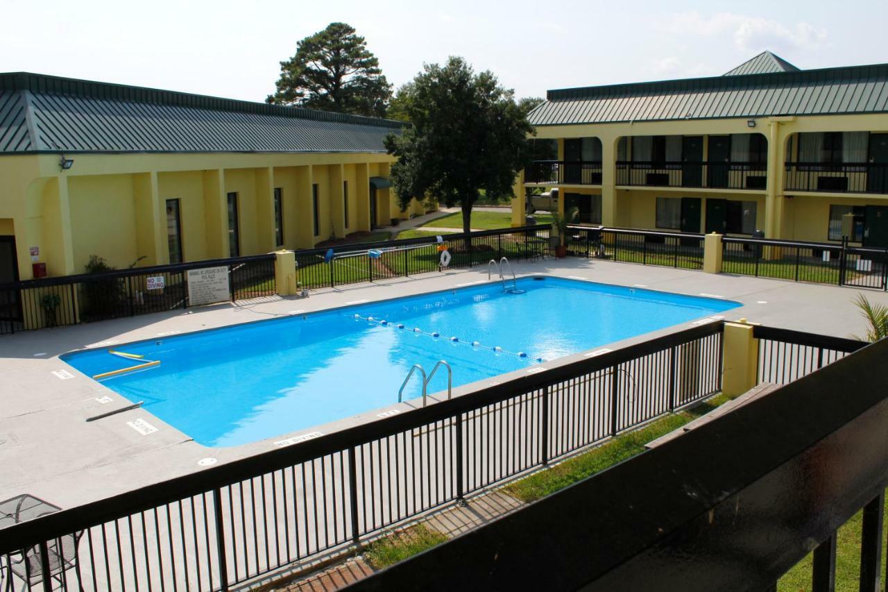 Red Carpet Inn Kinston Dış mekan fotoğraf